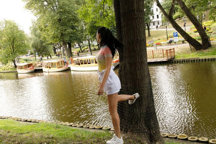 Reeson Gulbis in Adidas Bags. Thumb 8