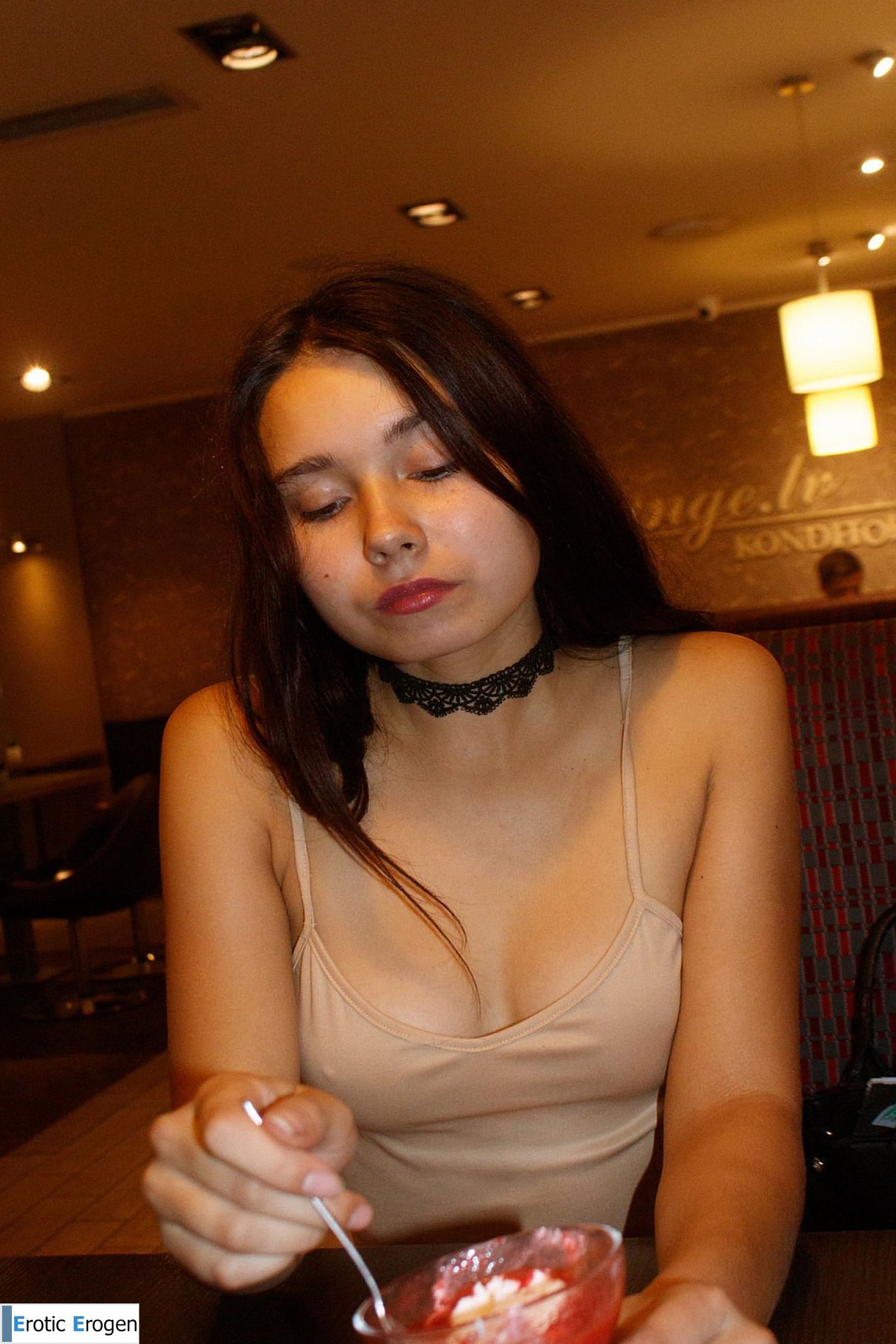 Miki Pedangen in Cafe Naturale. Picture 13