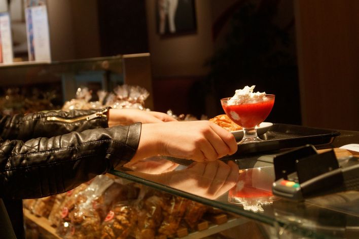 Miki Pedangen in Cafe Naturale. Thumb 11