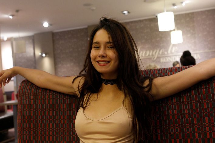 Miki Pedangen in Cafe Naturale. Thumb 30