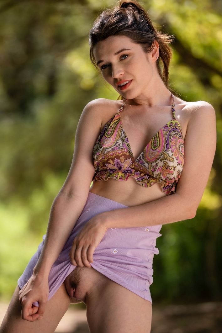 Serena J in Nature. Thumb 12