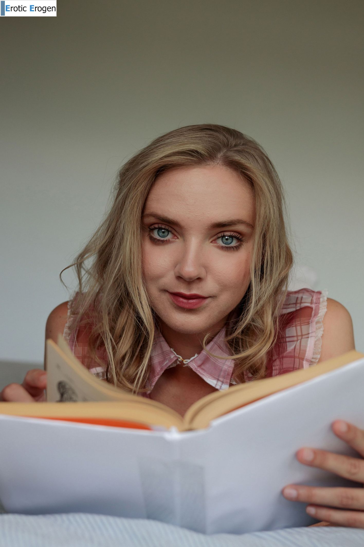 Oxana Chic in Sexy Scholar. Picture 3