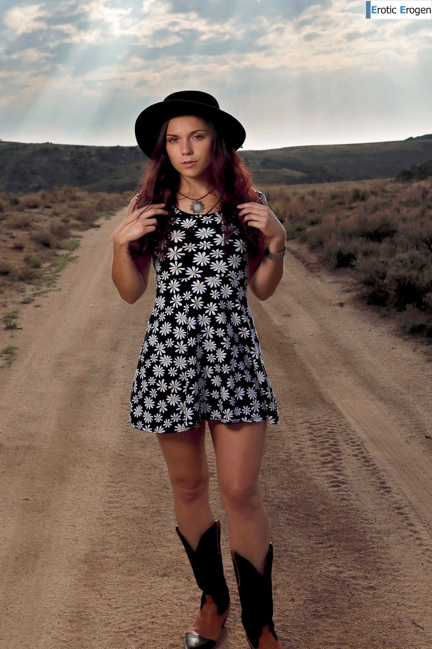 Elena Generi in Shoot Day Montage. Фото 1