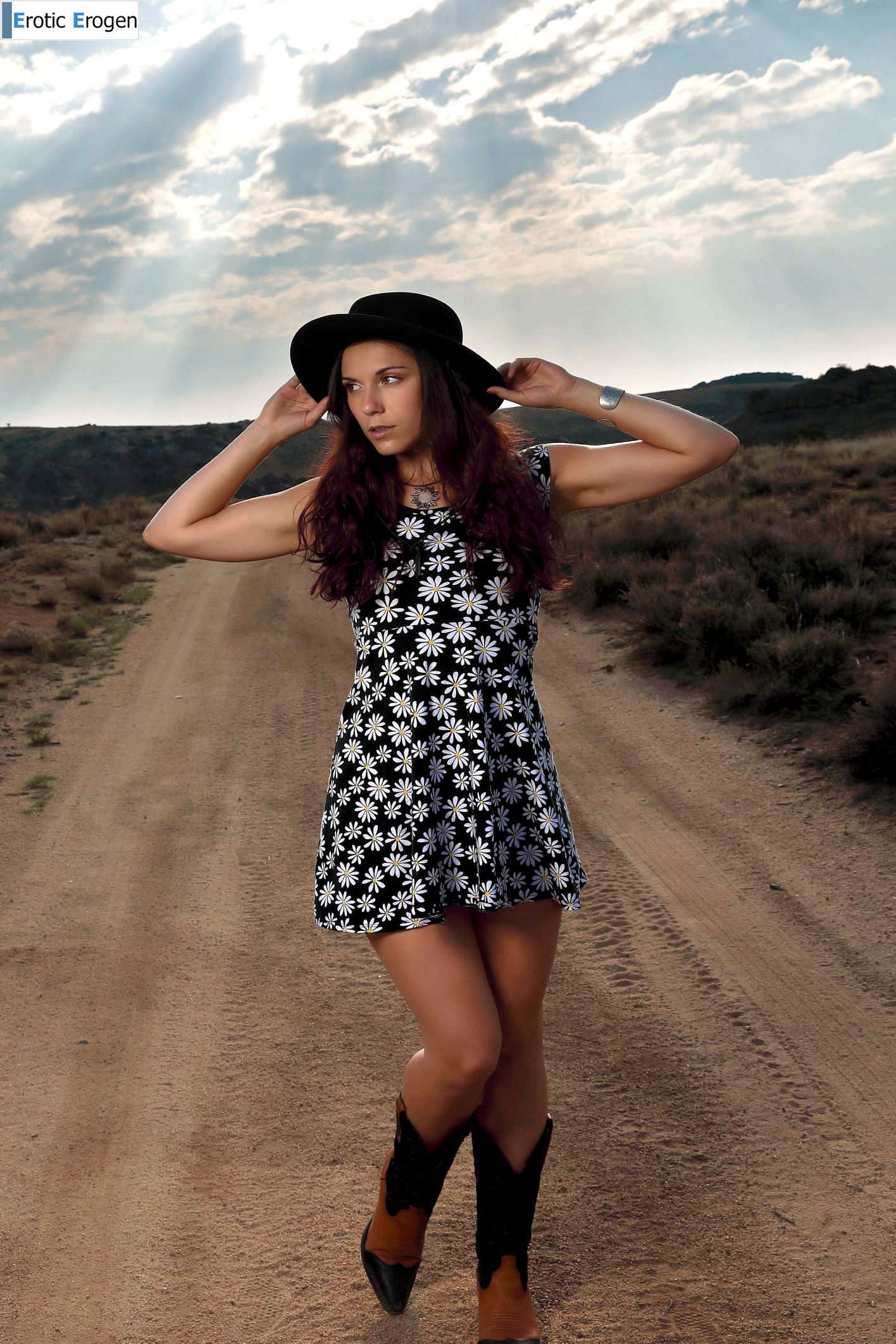 Elena Generi in Shoot Day Montage. Фото 2