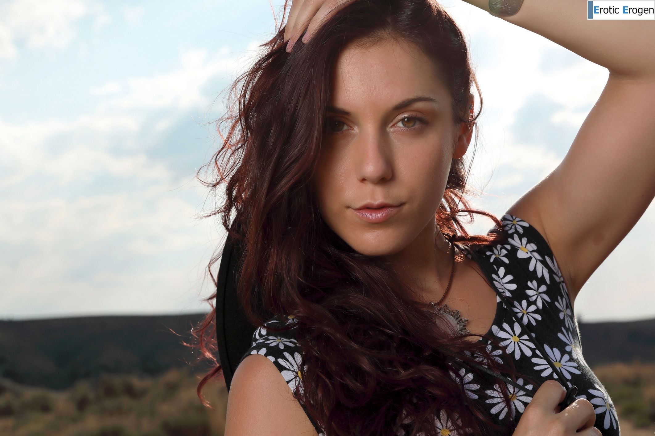 Elena Generi in Shoot Day Montage. Фото 3