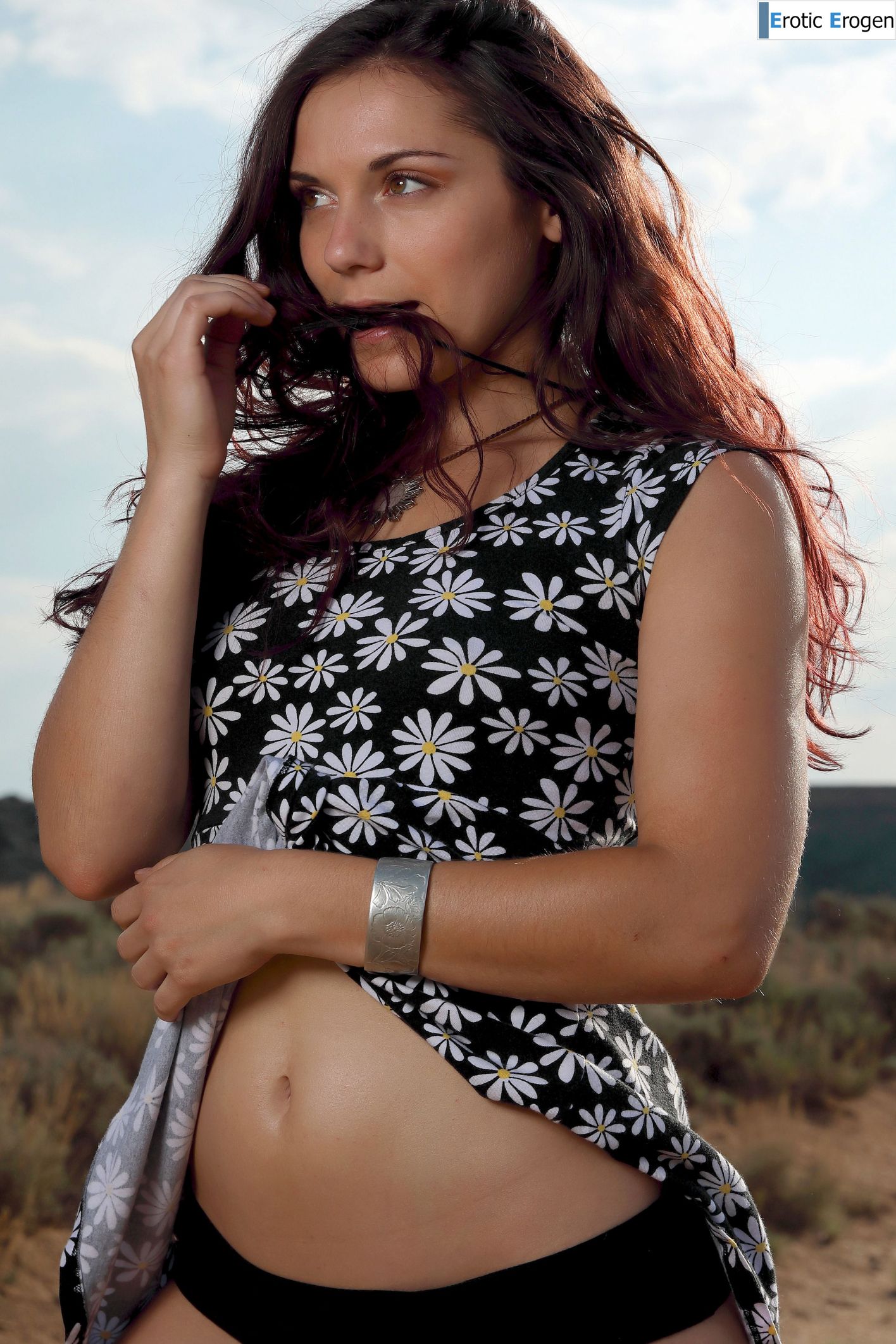 Elena Generi in Shoot Day Montage. Фото 6