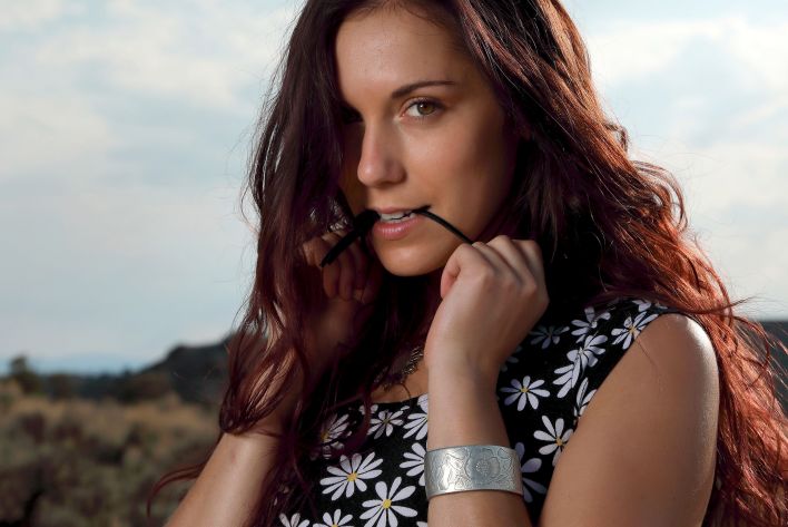 Elena Generi in Shoot Day Montage. Эскиз 7