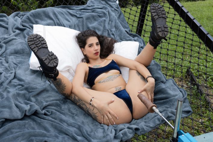 Tormenta in Sex Without Love. Thumb 5