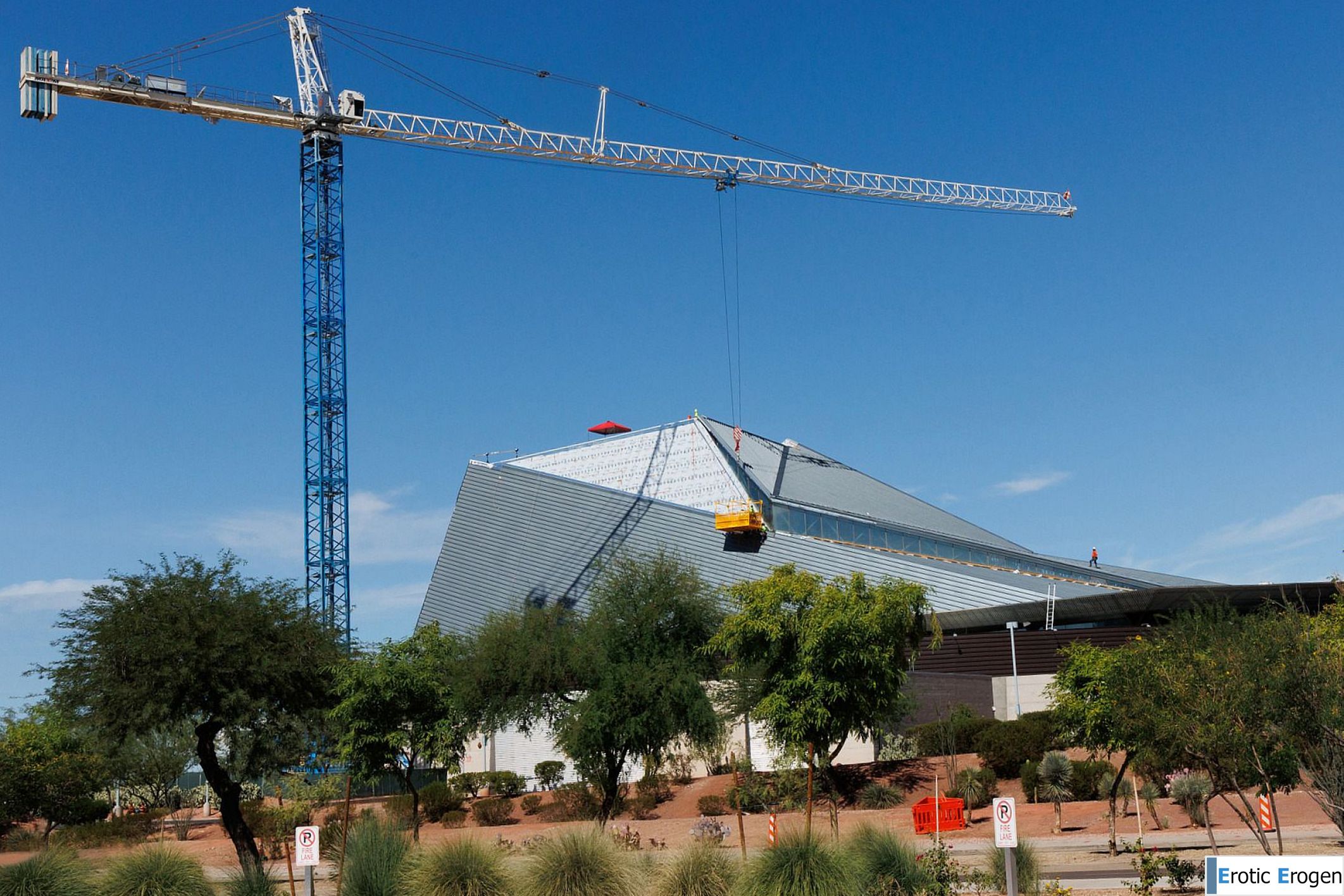 Angel Avril in Heated Obsidian. Фото 1