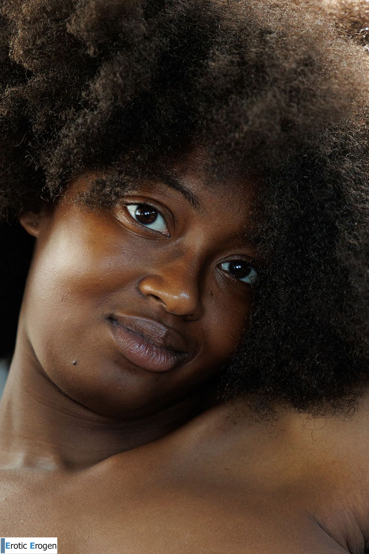 Angel Avril in Heated Obsidian. Фото 25