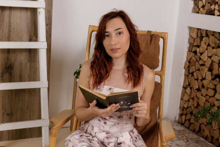 Angie Elif in Country. Thumb 2