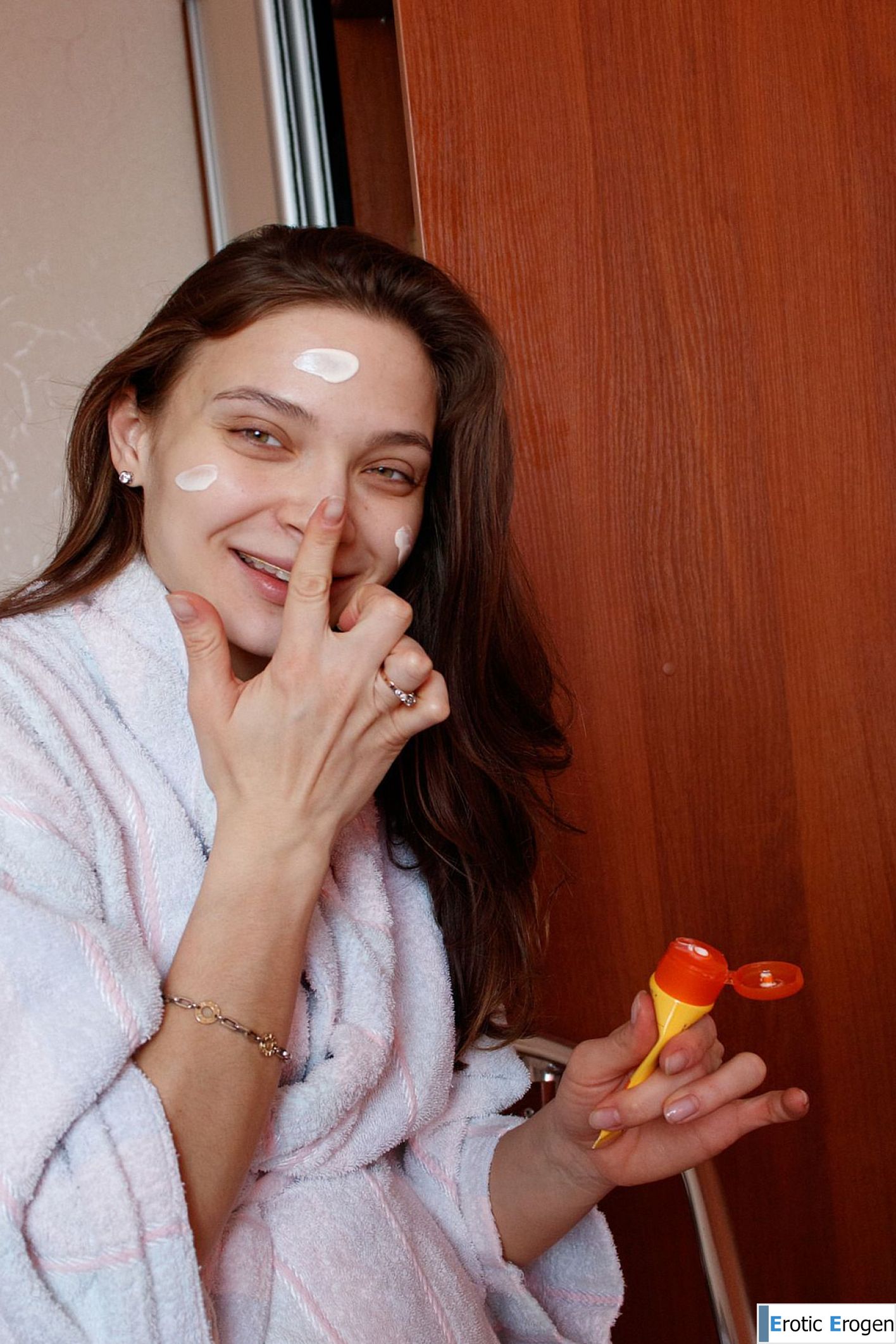 Hanna Nasochi in Brings Life. Picture 33