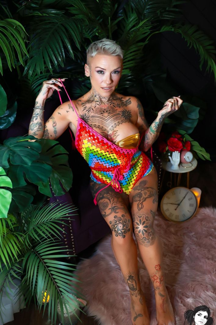 Ji2Ly in Taste The Rainbow Unwrap The Gold. Thumb 2