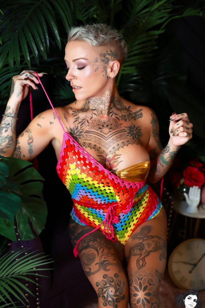 Ji2Ly in Taste The Rainbow Unwrap The Gold. Thumb 3