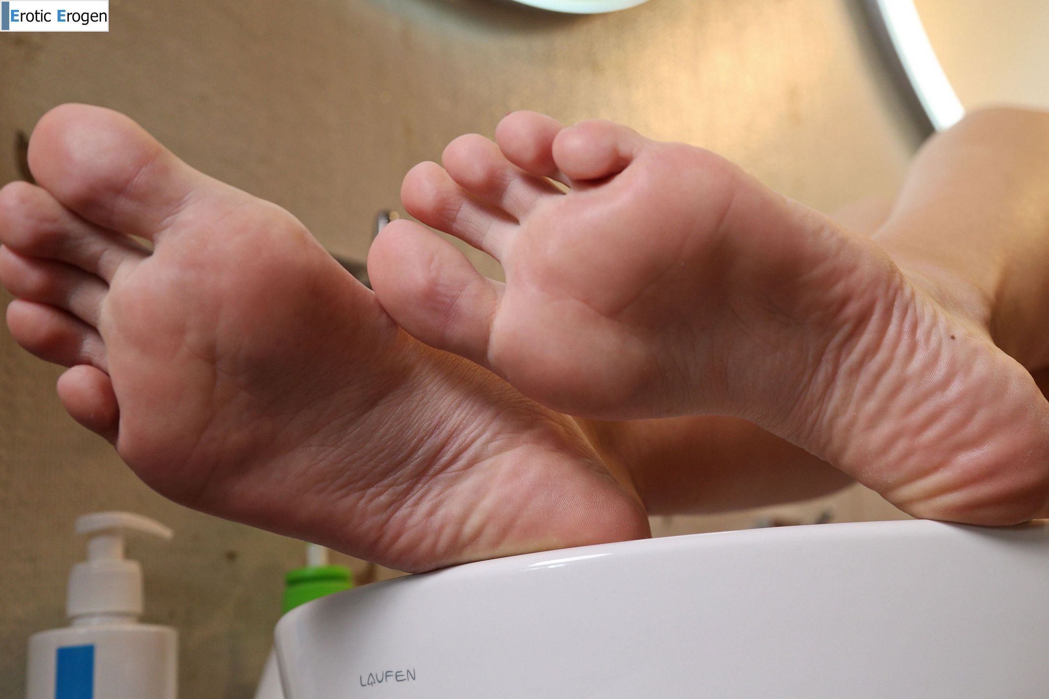 Avery in Perfect Puffies. Picture 37