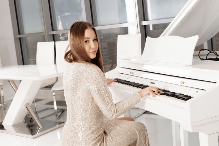 Amalia Davis in Playing Our Tune. Эскиз 3