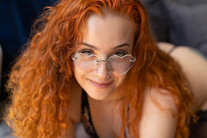 Internetjeanette in Big Red Hair. Thumb 3