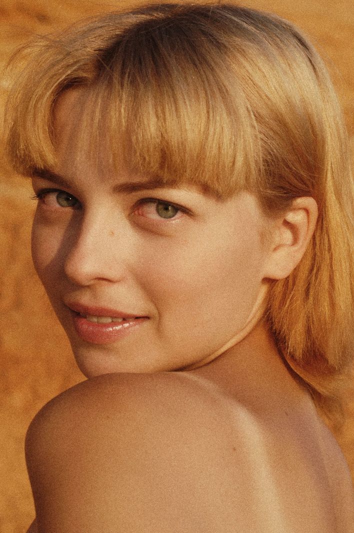 Tanya K in Sky High. Thumb 1