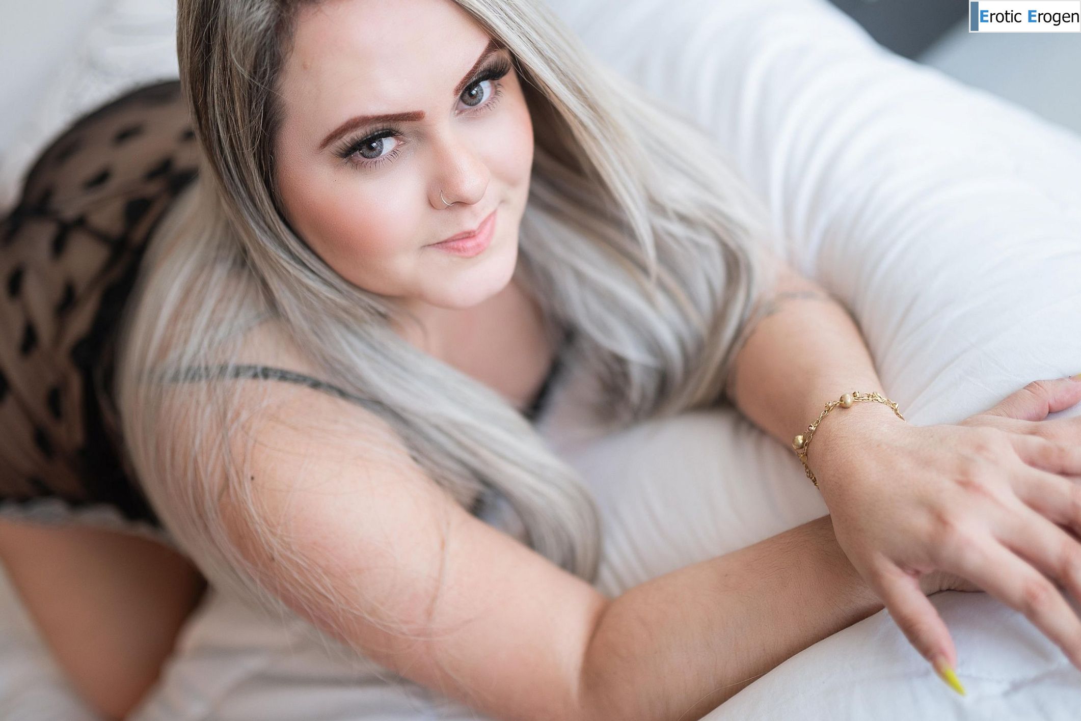 Gabyzinha in Sweet Dreams Are Made Of This. Picture 5