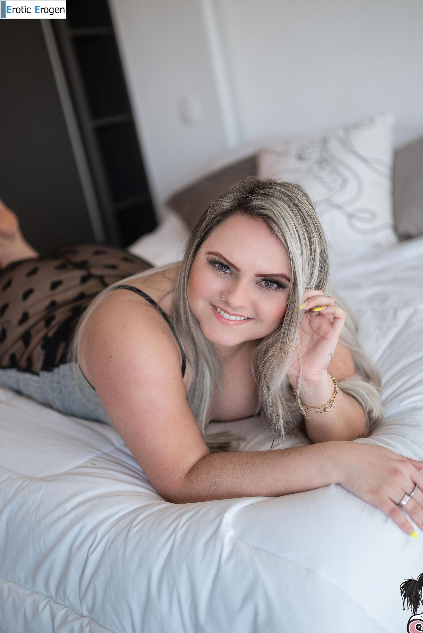 Gabyzinha in Sweet Dreams Are Made Of This. Picture 9