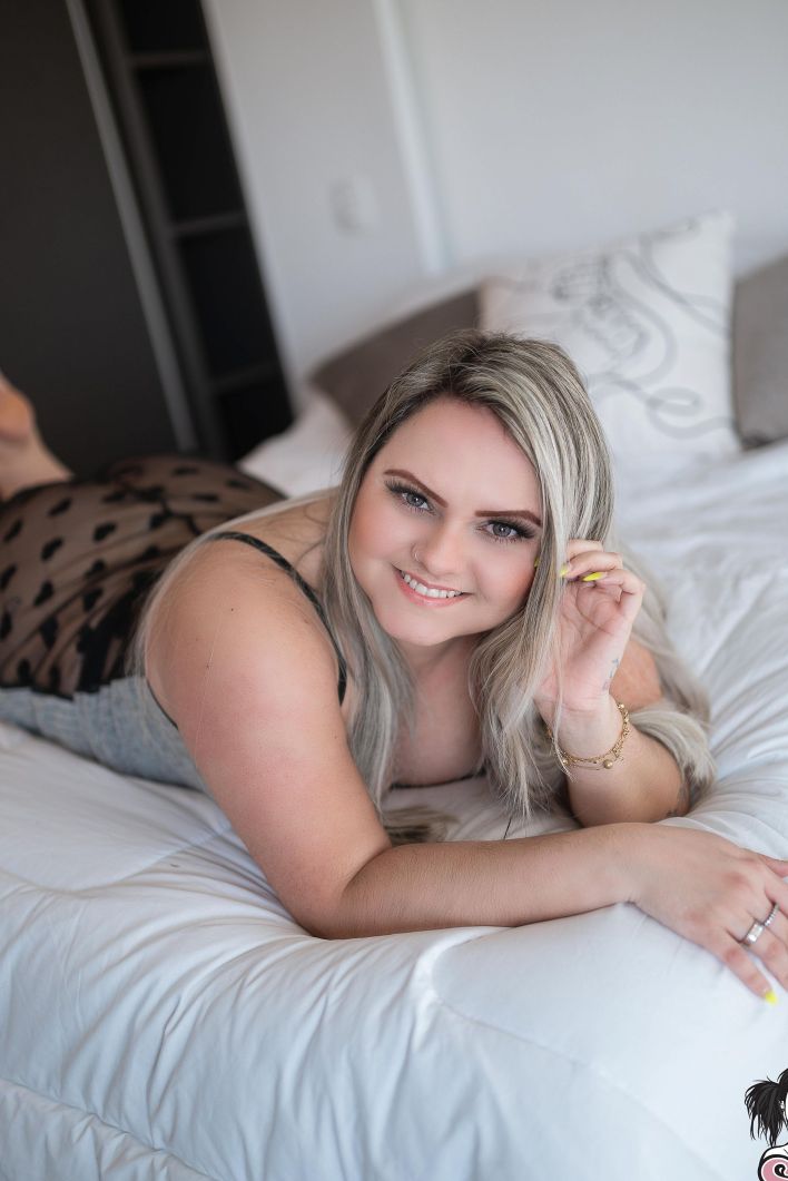 Gabyzinha in Sweet Dreams Are Made Of This. Thumb 9