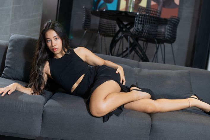 Leyla Grey in New Talent Leyla Grey. Thumb 2