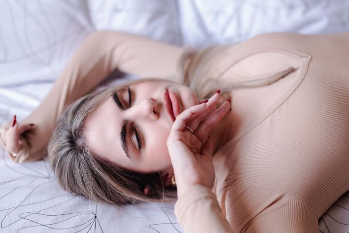 Stela in Crawling Back To You. Thumb 21