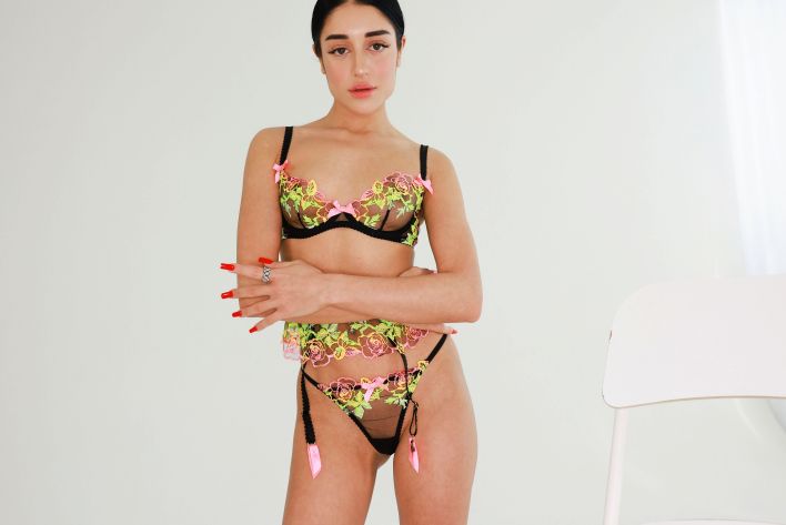 Ara Mix in Casting Ara Mix. Thumb 1