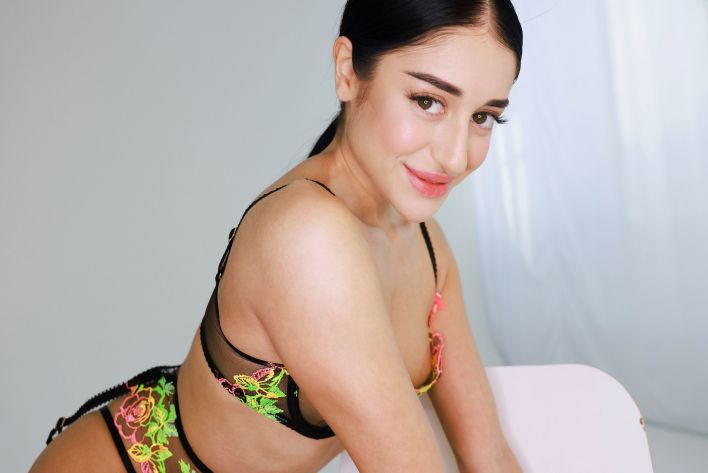 Ara Mix in Casting Ara Mix. Thumb 4