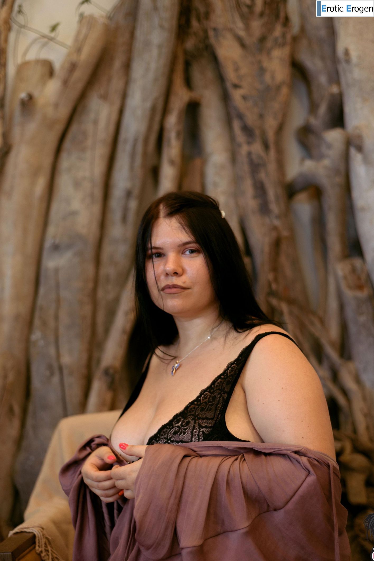 Zlatamerlin in Watch Me In Secret. Picture 7