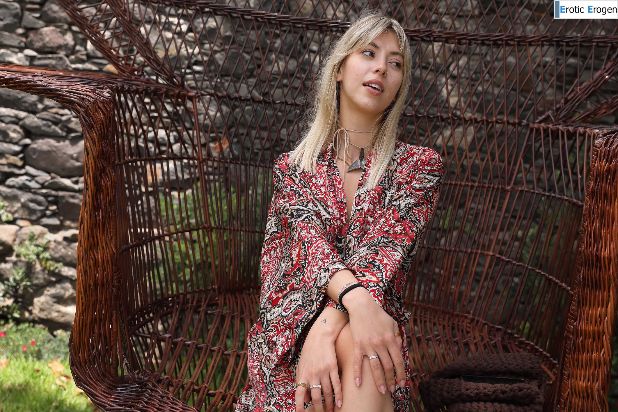 Avery in Postcard From Santa Cruz. Фото 6