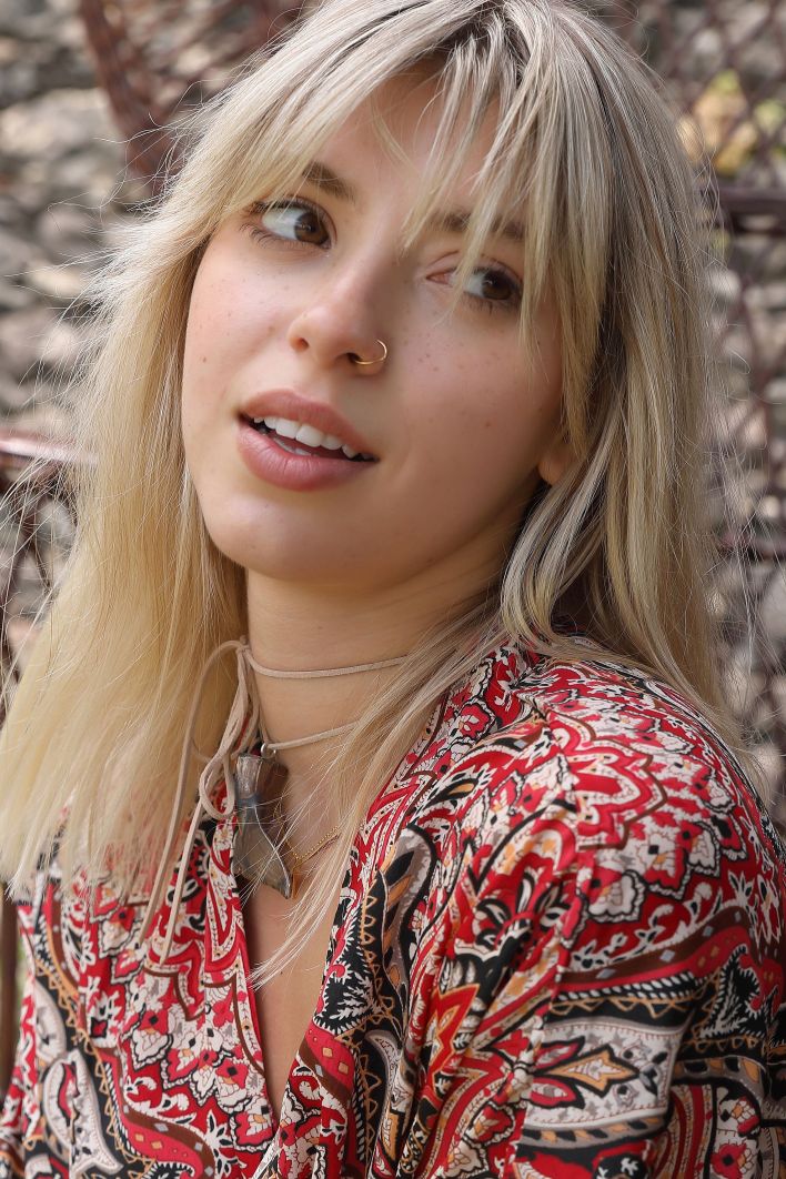 Avery in Postcard From Santa Cruz. Эскиз 13