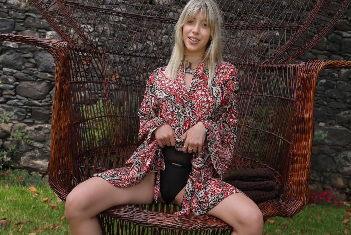 Avery in Postcard From Santa Cruz. Эскиз 28