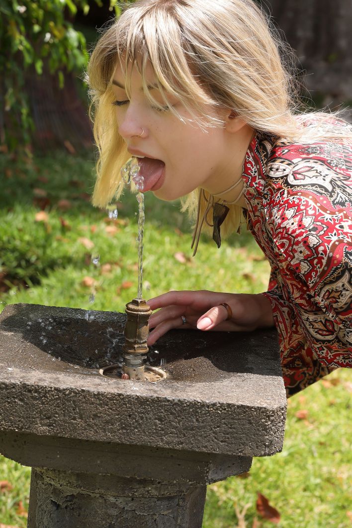 Avery in Postcard From Santa Cruz. Эскиз 34