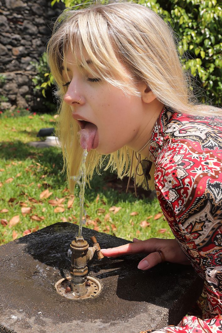 Avery in Postcard From Santa Cruz. Эскиз 37