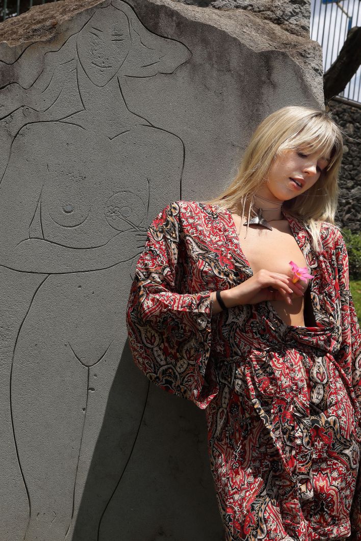 Avery in Postcard From Santa Cruz. Эскиз 40