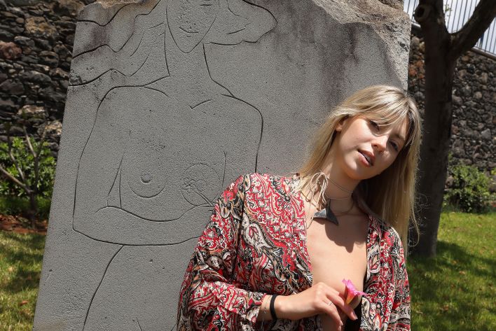 Avery in Postcard From Santa Cruz. Эскиз 42