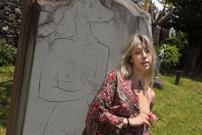 Avery in Postcard From Santa Cruz. Эскиз 43