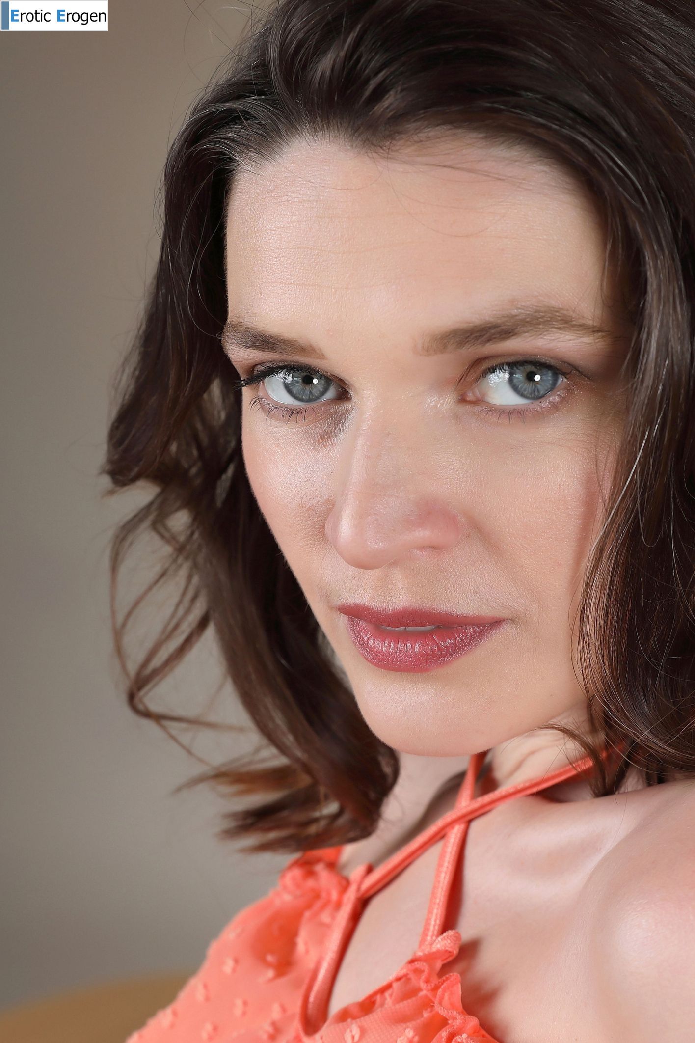 Amelia in The Main Dish. Фото 1