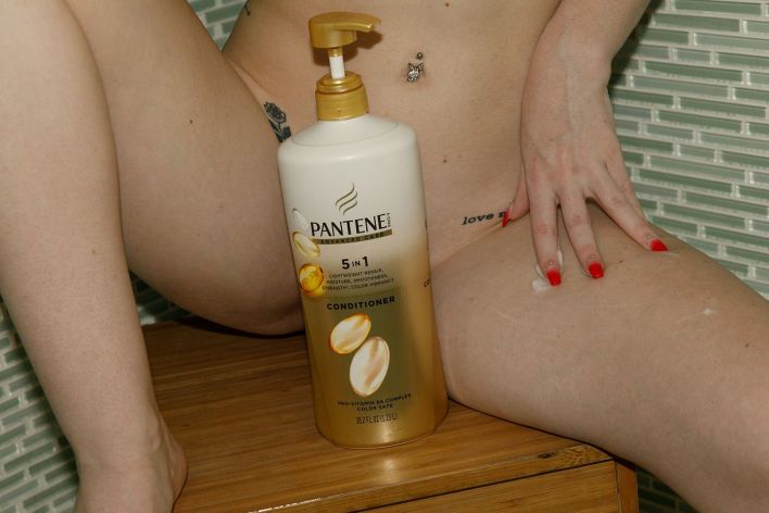 Nala Brooks in Marble Pillows 1. Thumb 39