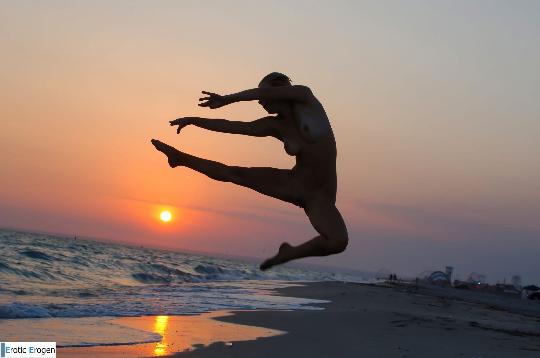 Tienette O in Clear Blue Sky. Picture 40