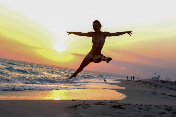 Tienette O in Clear Blue Sky. Thumb 34