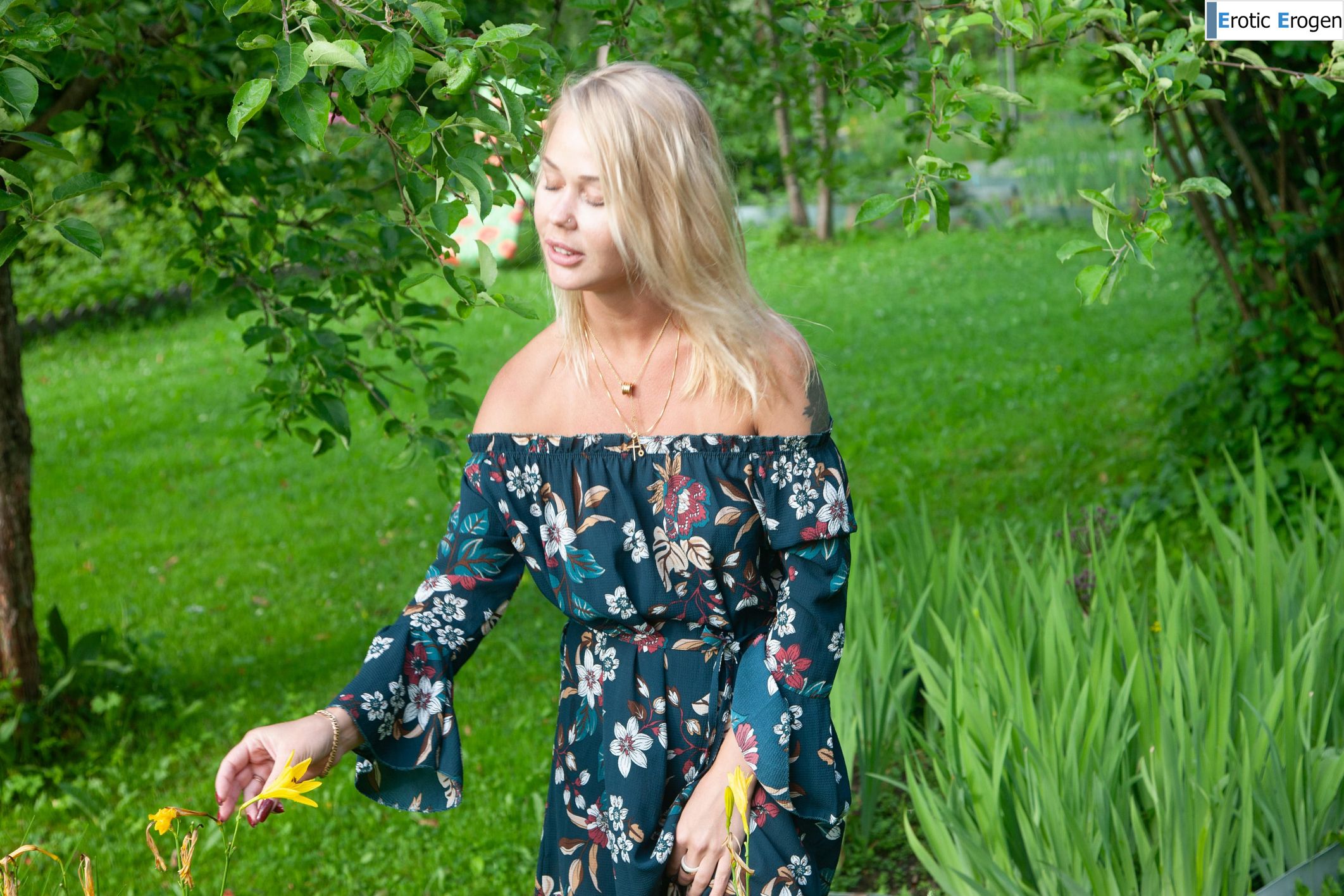 Sarika in Naked Woman. Picture 1