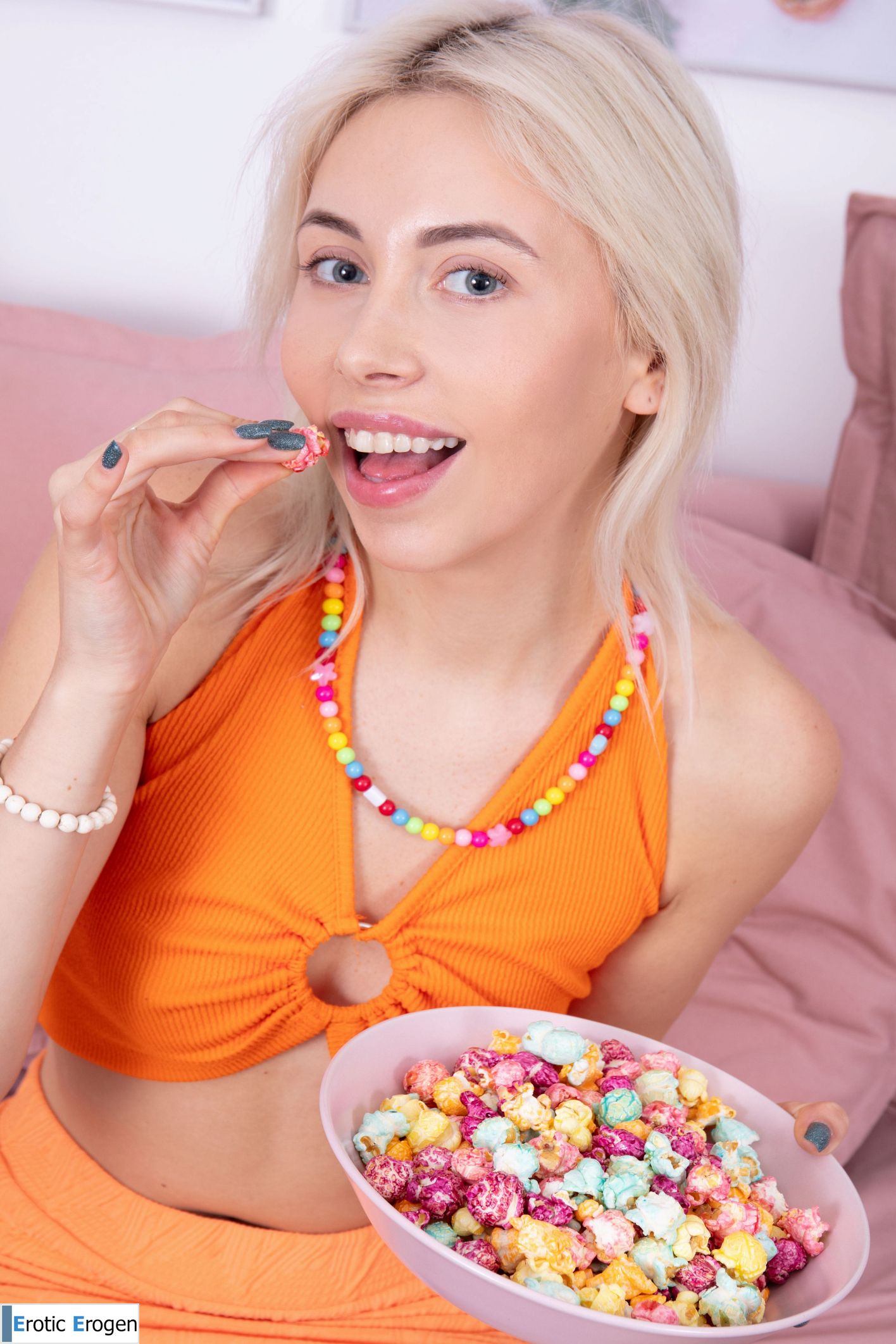 Rosalinda in Movie Night. Фото 2