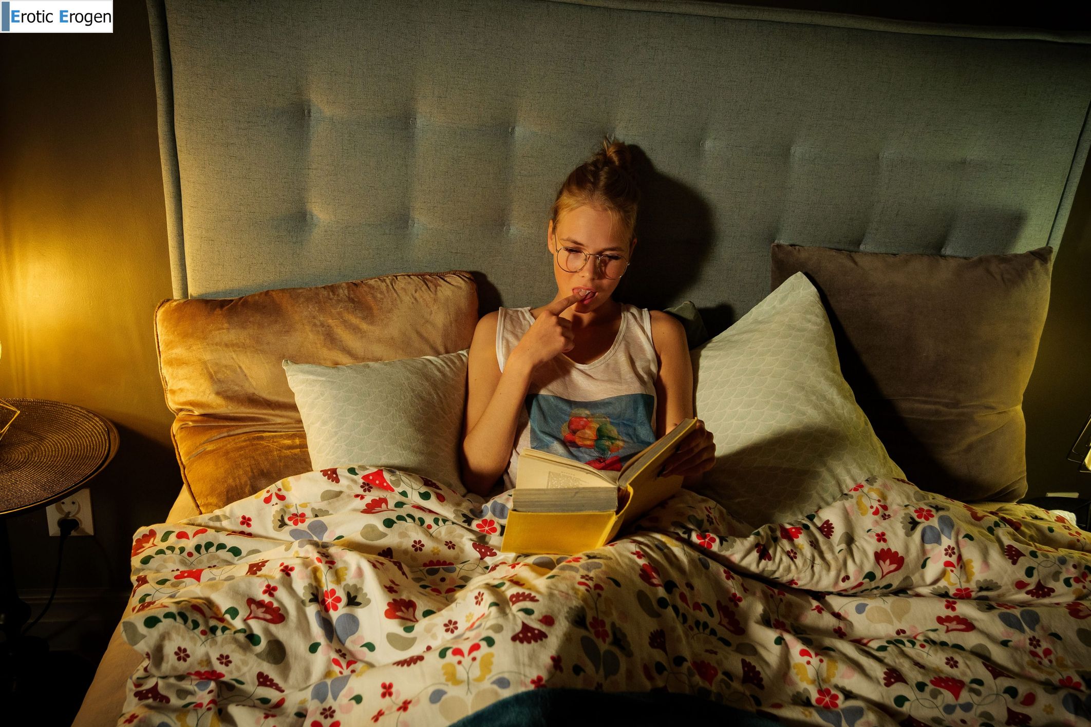 Luise in Book Fetish 1. Picture 2