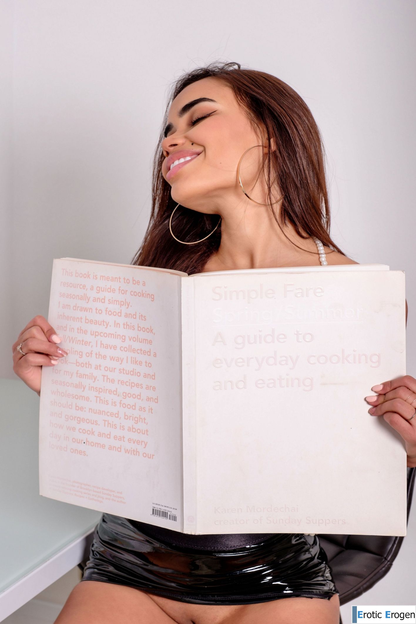 Isa Sweet in Flaunt It. Picture 4