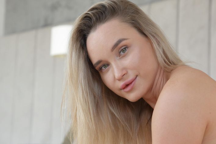 Olivia Myers in Naked Woman. Эскиз 53