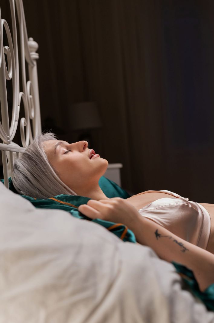 Christy White, Sirena Milano in Lustful Serenity. Thumb 2