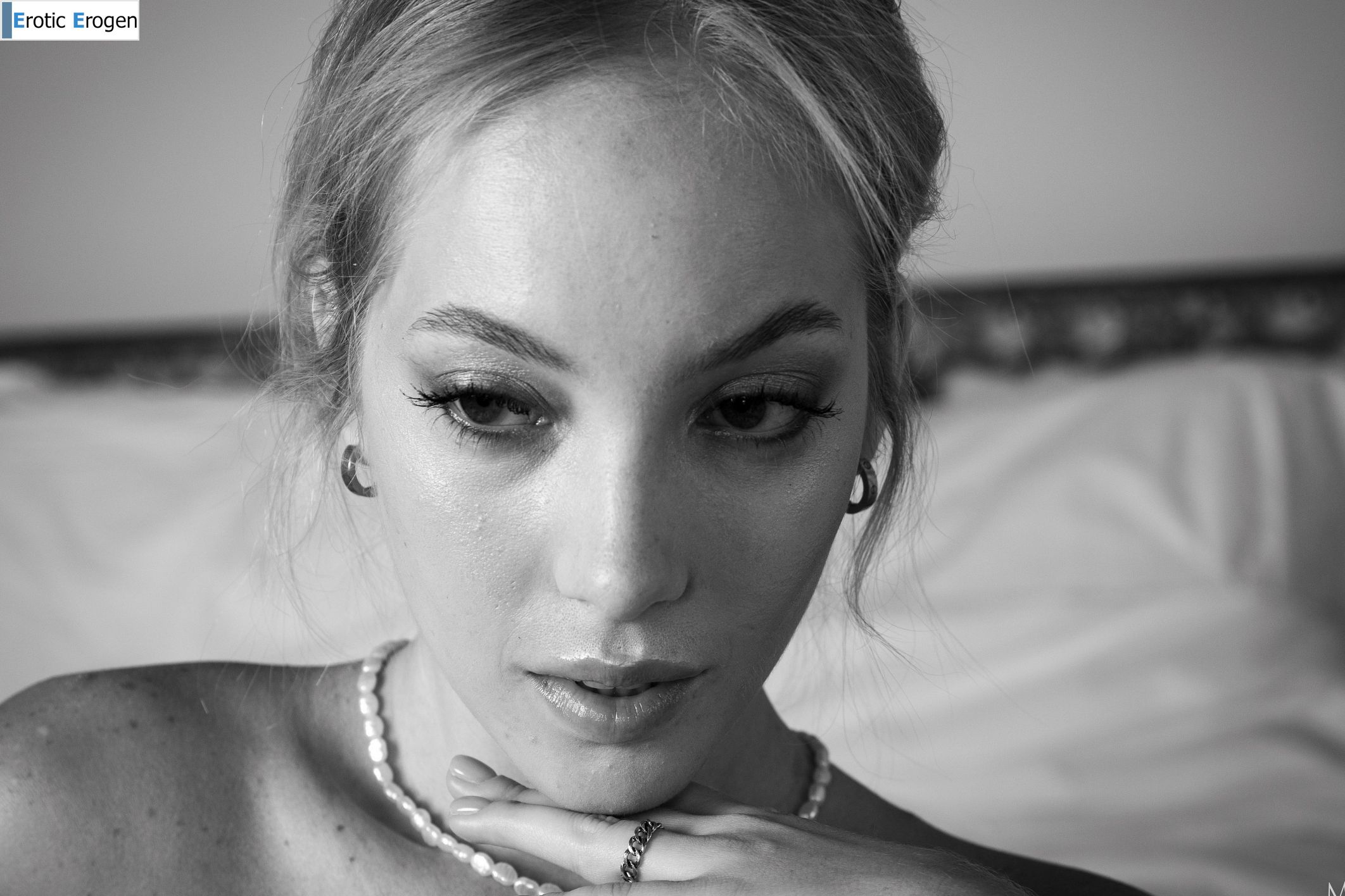 Bella Spark in White Corset. Picture 40