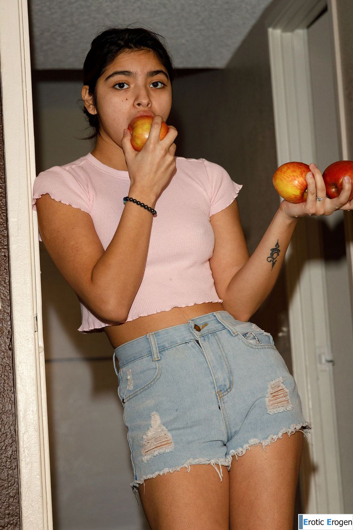 Hazel Heart in Them Apples. Picture 9